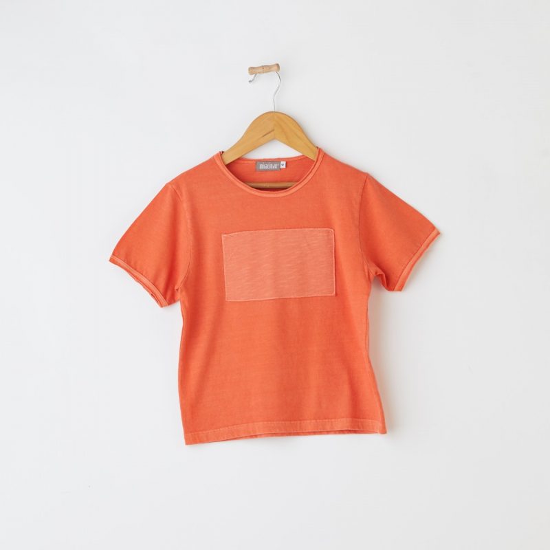 Camiseta algodón. Camiseta para niño. Camiseta original. Camiseta con parche. Camiseta color naranja. Camiseta color sol. Camiseta manga corta. Camiseta fresca para verano.
