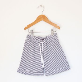 Pantalón corto a rayas